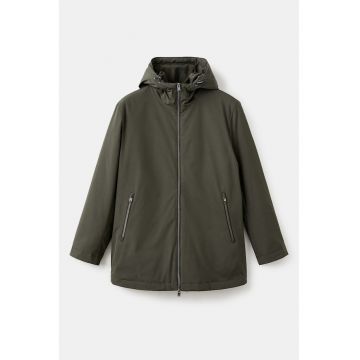 Jacheta cu finisaj rezistent la apa cu gluga