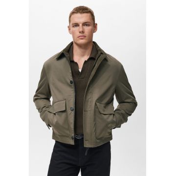 Jacheta din amestec de in cu finisaj rezistent la apa si guler ascutit