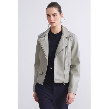 Jacheta din piele ecologica cu revere decupate