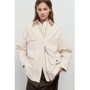 Jacheta lejera cu fermoar si buzunare cu clapa