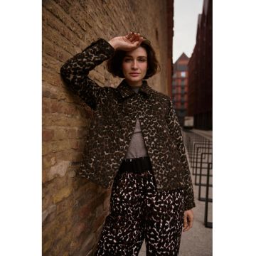 Jacheta maro cu imprimeu leopard