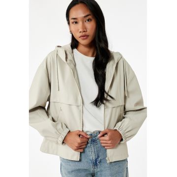 Pelerine de ploaie cu gluga