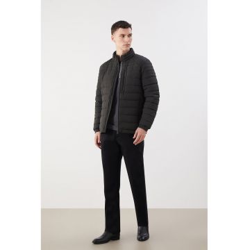 Geaca matlasata cu fermoar