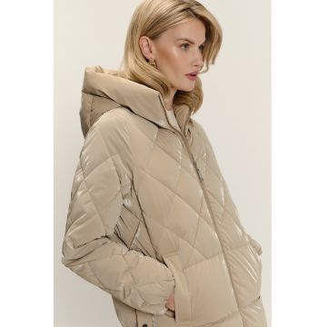 Geaca matlasata cu vatelina si gluga