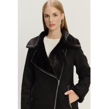 Jacheta de piele intoarsa ecologica cu revere supradimensionate de blana sintetica