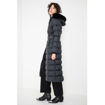 Geaca lunga cu umplutura de puf si gluga detasabila