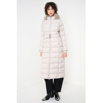 Geaca lunga cu umplutura de puf si gluga detasabila