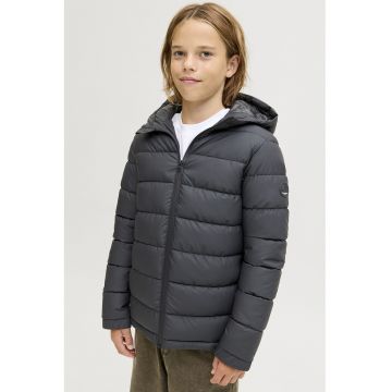 Geaca matlasata cu gluga