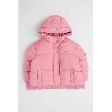 Geaca matlasata cu gluga