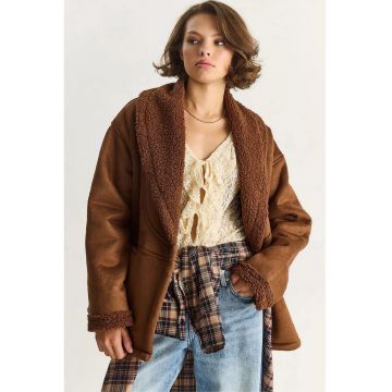 Jacheta dama  cu nasturi - detalii din blana artificiala - maro camel - textil