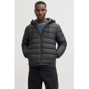 Jacheta matlasata cu gluga