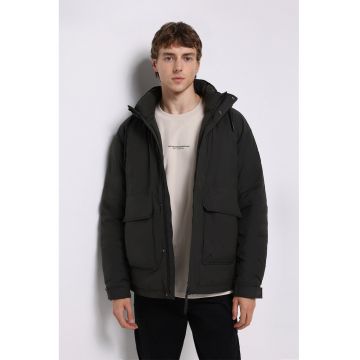 Geaca cu buzunar cu clapa