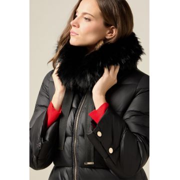 Geaca cu garnituri cu blana sintetica si gluga