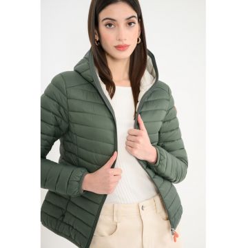 Geaca cu gluga si aspect matlasat