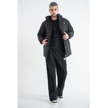 Geaca cu gluga si buzunare cu fermoar