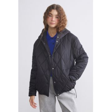 Geaca cu gluga si capse