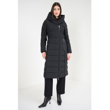 Geaca lunga cu gluga si aspect matlasat