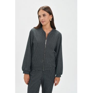 Jacheta bomber cu model in carouri si fermoar