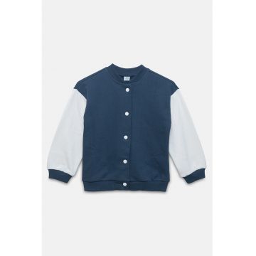 Jacheta cu design grafic pe partea din spate