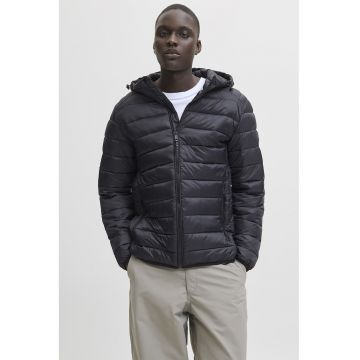 Jacheta cu vatelina subtire si gluga