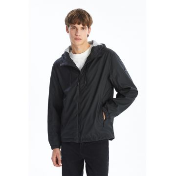 Jacheta usoara cu buzunare cu fermoar