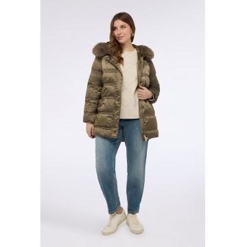 Geaca cu aspect satinat si gluga