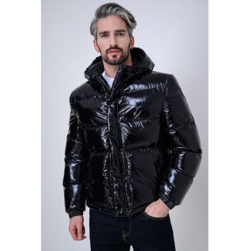 Geaca cu gluga si finisaj lacuit