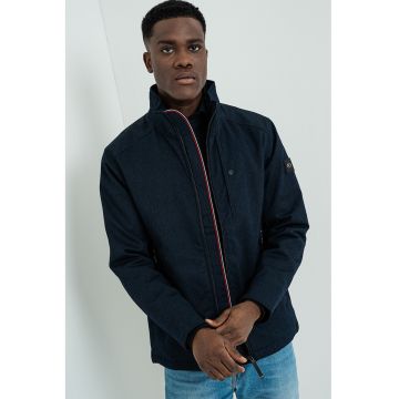 Geaca cu guler ridicat si captuseala matlasata