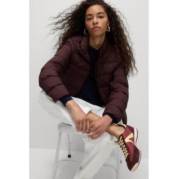 Geaca cu umplutura de puf si guler