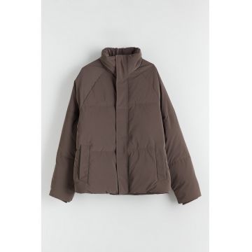 Geaca lejera cu gluga