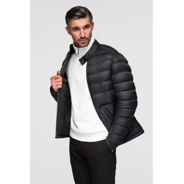 Geaca matlasata cu buzunare cu fermoar