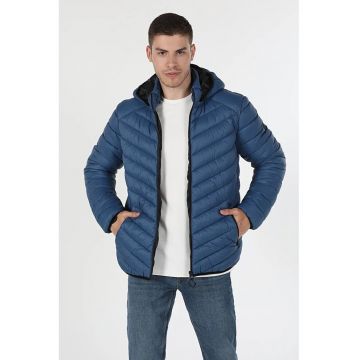 Geaca slim fit cu gluga si aspect matlasat