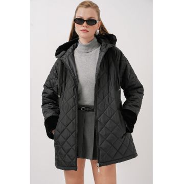 Jacheta cu gluga si model matlasat