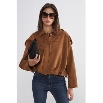 Jacheta lejera cu maneci cazute