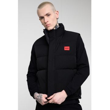 Vesta matlasata cu detaliu logo