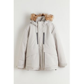 Geaca cu garnitura de blana sintetica