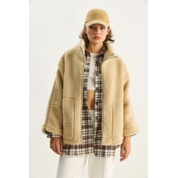 Geaca de plus supradimensionata  cu buzunare - bej - textil -
