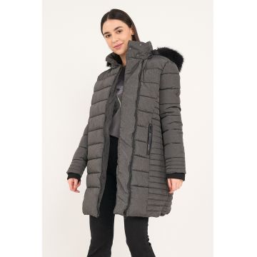 Geaca matlasata cu buzunare cu fermoar