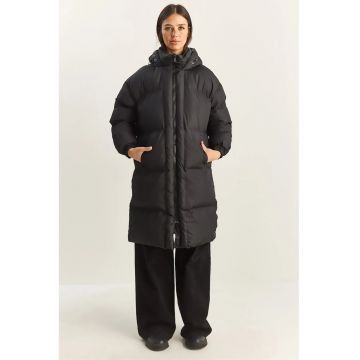 Geaca matlasata cu gluga -  neagra - textil - cu buzunare