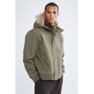 Geaca scurta cu captuseala matlasata