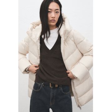 Jacheta bufanta cu finisaj rezistent la apa si buzunare cu fermoar