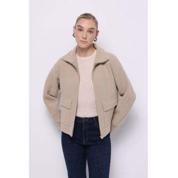 Jacheta cu guler inalt si buzunare