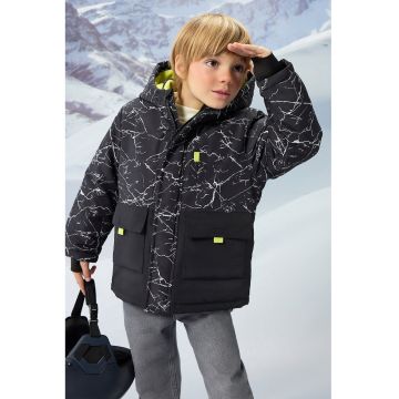Jacheta cu model si buzunar pe piept pentru schi