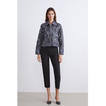 Jacheta cu model si buzunare frontale