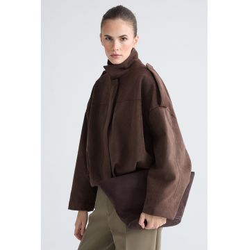 Jacheta lejera cu maneci cazute