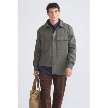 Jacheta uni cu buzunare pe piept