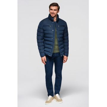 Geaca matlasata cu guler inalt