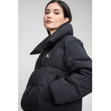 Geaca scurta cu vatelina si guler supradimensionat