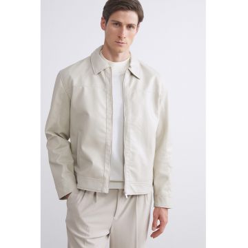 Jacheta din piele ecologica cu guler ascutit