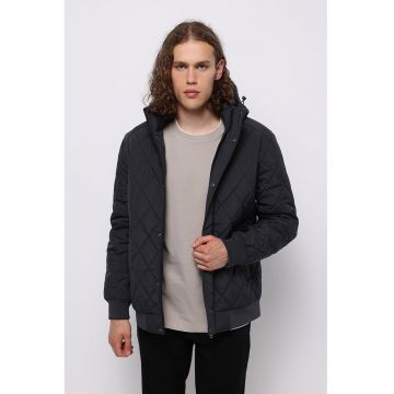 Jacheta matlasata cu gluga - Negru